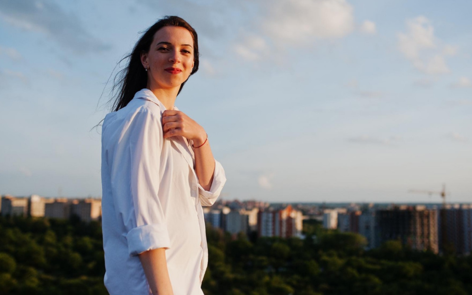 Mujer en exterior para Método Psicovivir